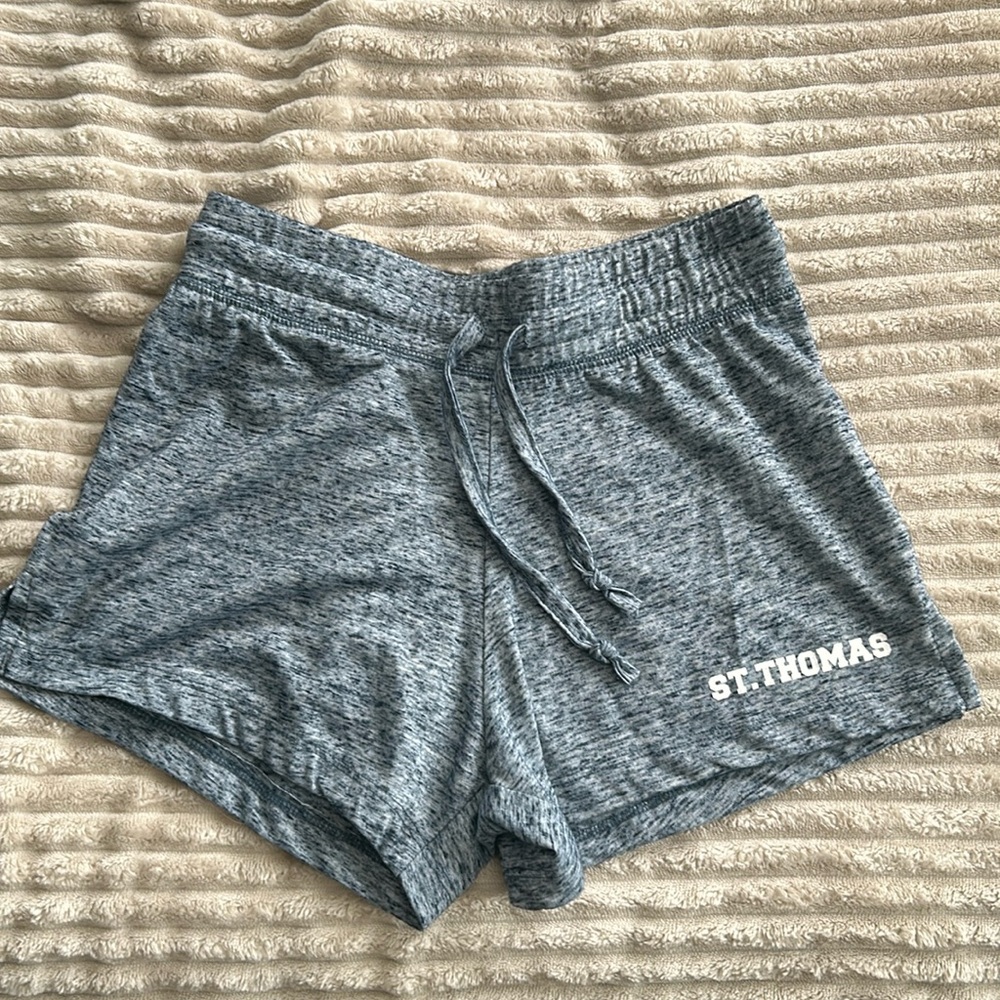 St. Thomas island tees blue shorts w/elastic waistband Size M very comfortable